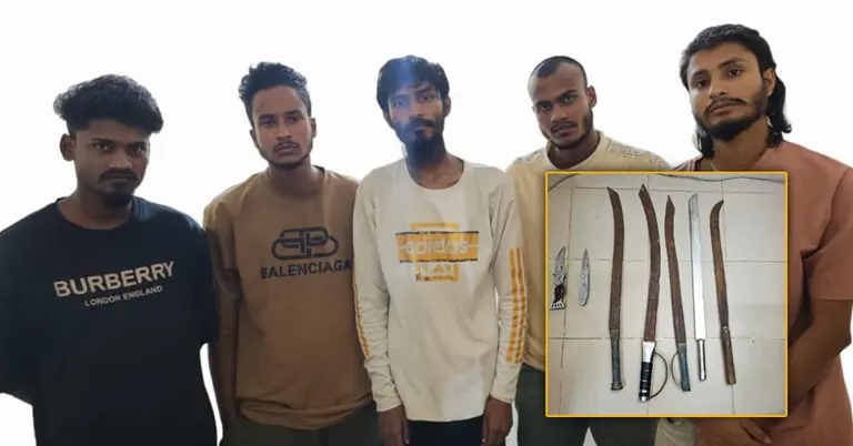 গ্রেপ্তার হওয়া ৫ জন, ইনসেটে উদ্ধার হওয়া অস্ত্র